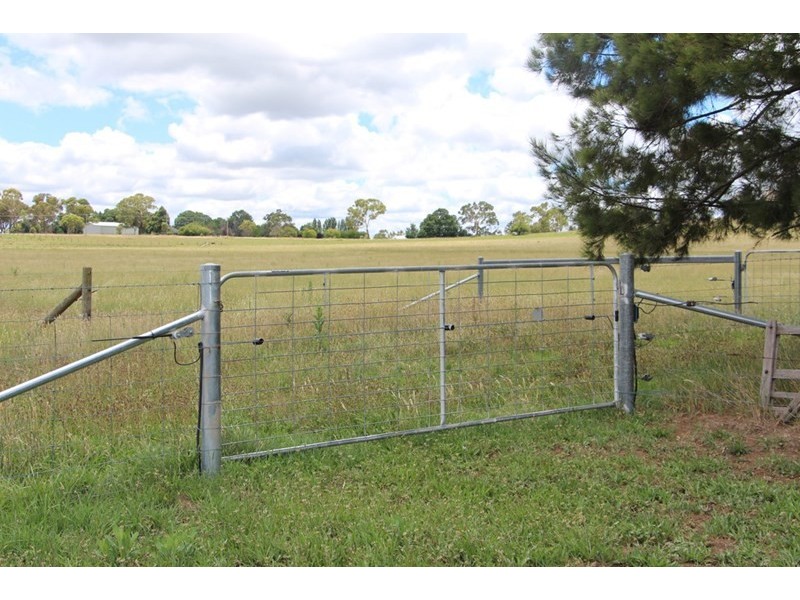 153 Knobs Road, Armidale NSW 2350