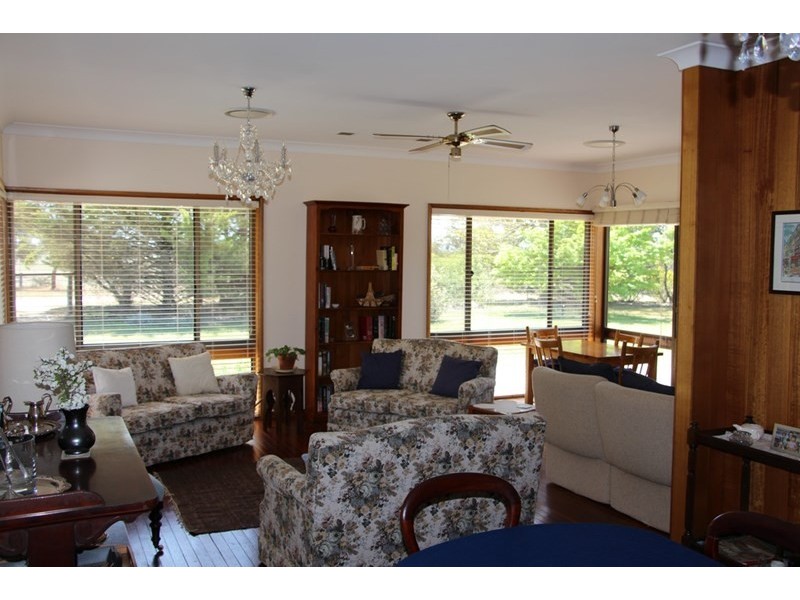 153 Knobs Road, Armidale NSW 2350