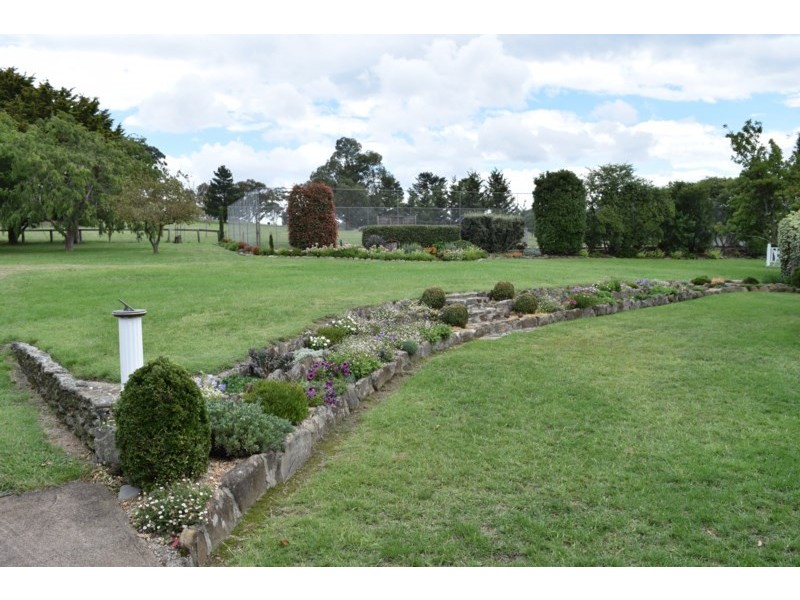 Woodford 205 Chandler Road, Armidale NSW 2350