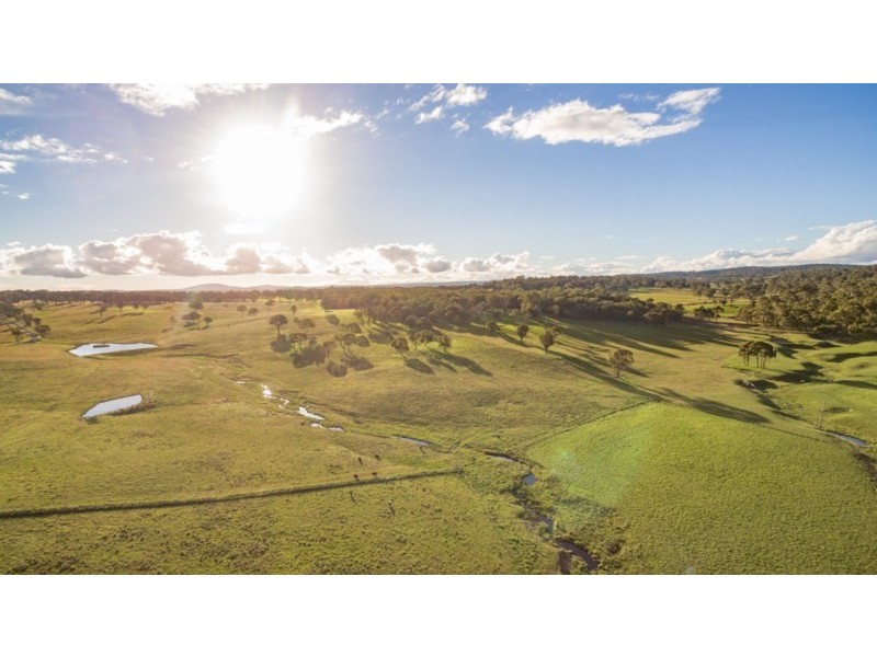 Woodford 205 Chandler Road, Armidale NSW 2350