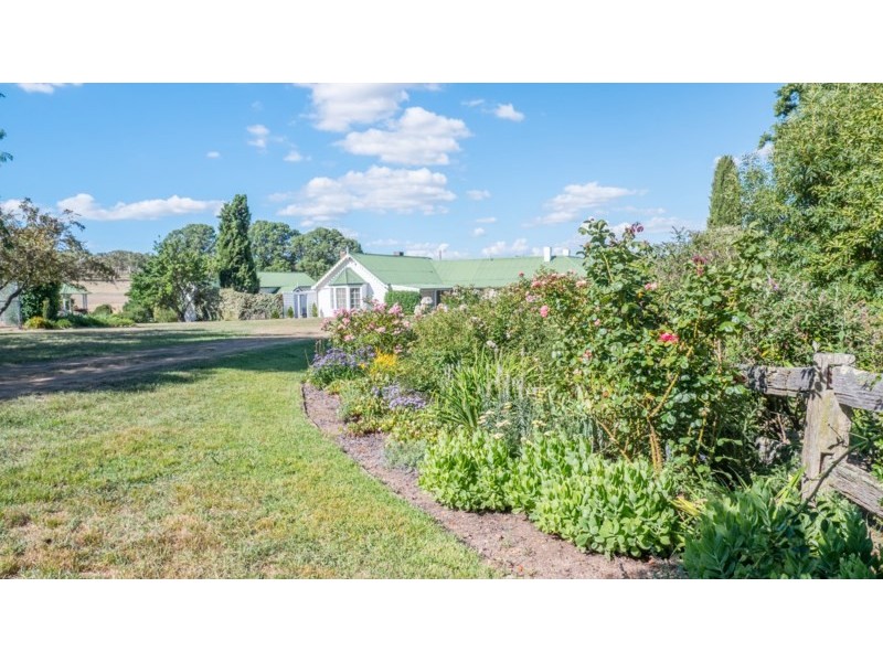 Woodford 205 Chandler Road, Armidale NSW 2350