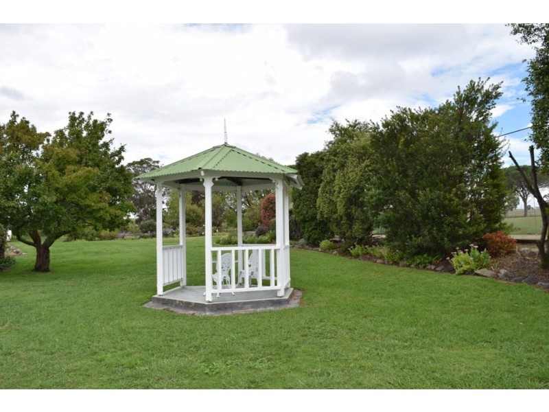 Woodford 205 Chandler Road, Armidale NSW 2350