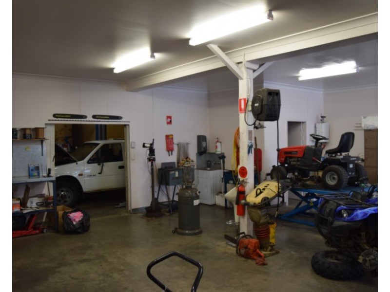 6 Nincoola Street, Guyra NSW 2365