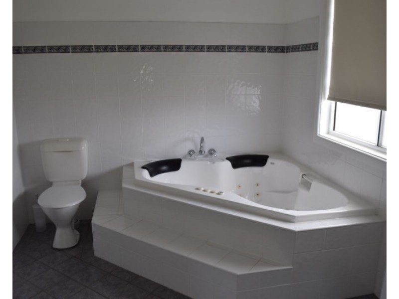 33 Malpas Street, Guyra NSW 2365