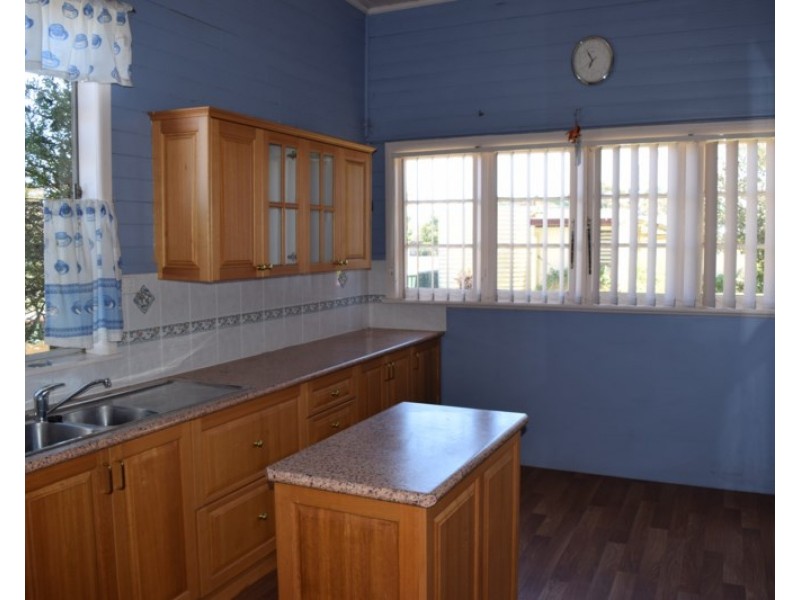 9 Moore Street, Guyra NSW 2365