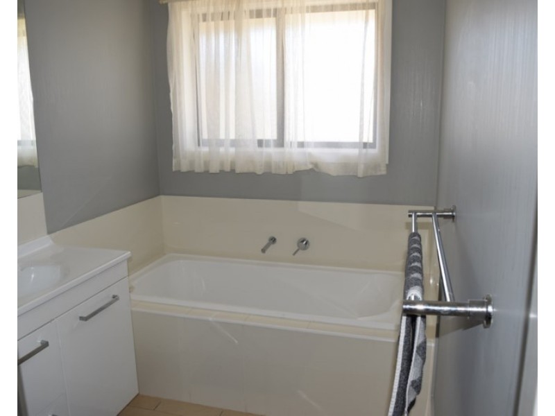 196 Sandon Street, Guyra NSW 2365