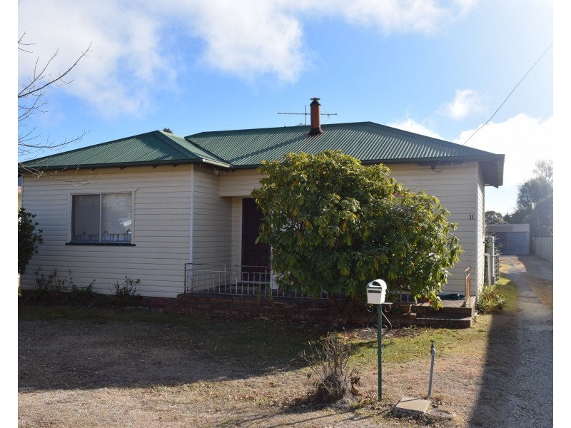 11 Wirruna Street, Guyra NSW 2365