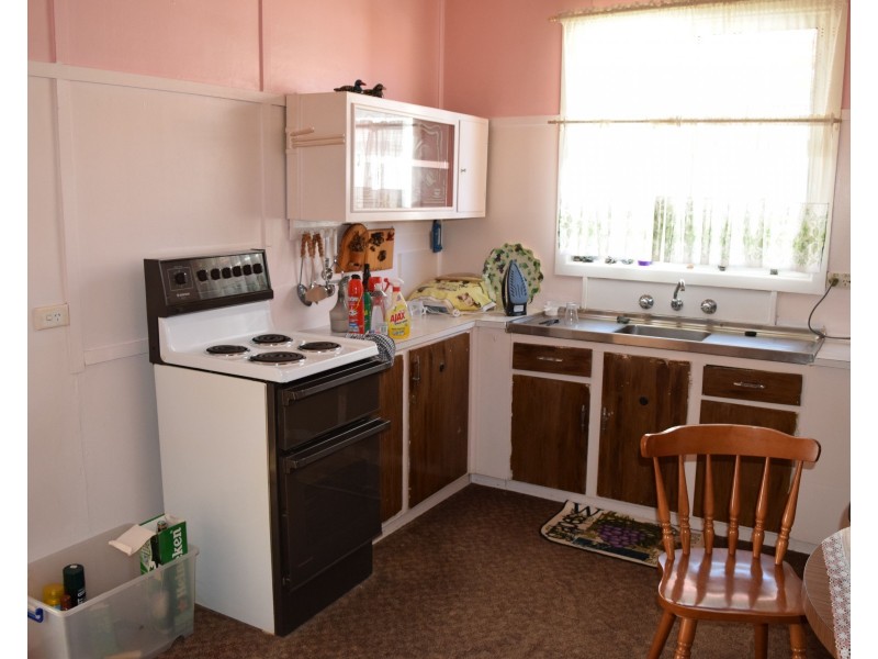 11 Wirruna Street, Guyra NSW 2365