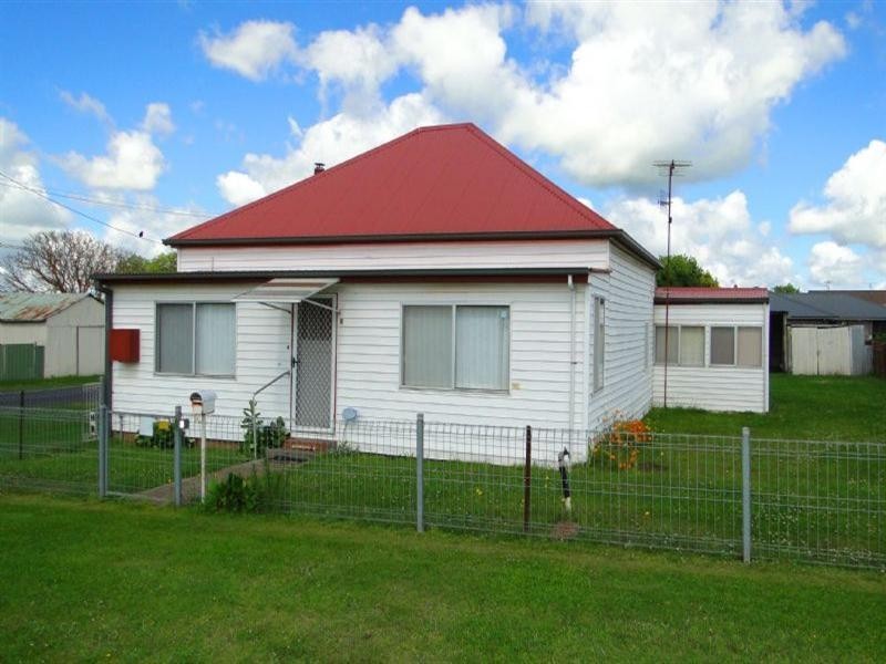 8 White Street, Guyra NSW 2365