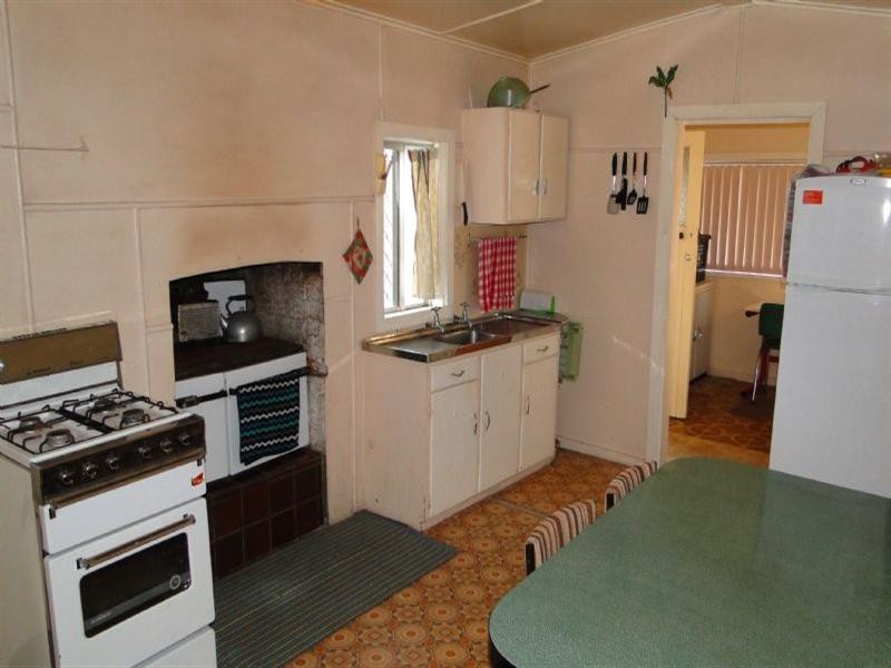 8 White Street, Guyra NSW 2365