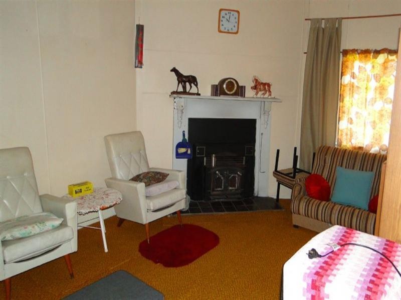 8 White Street, Guyra NSW 2365