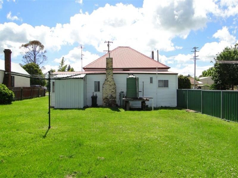 8 White Street, Guyra NSW 2365