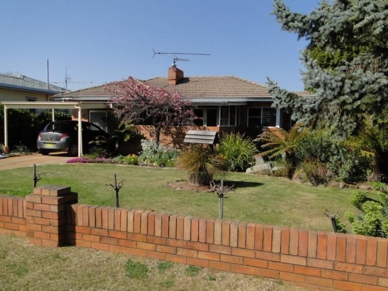 8 Lackey Street, Guyra NSW 2365