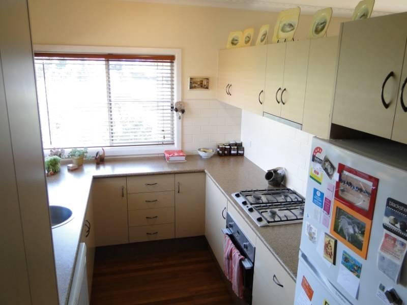 8 Lackey Street, Guyra NSW 2365