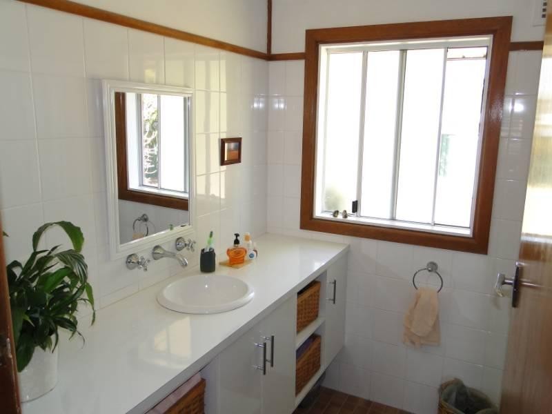 8 Lackey Street, Guyra NSW 2365