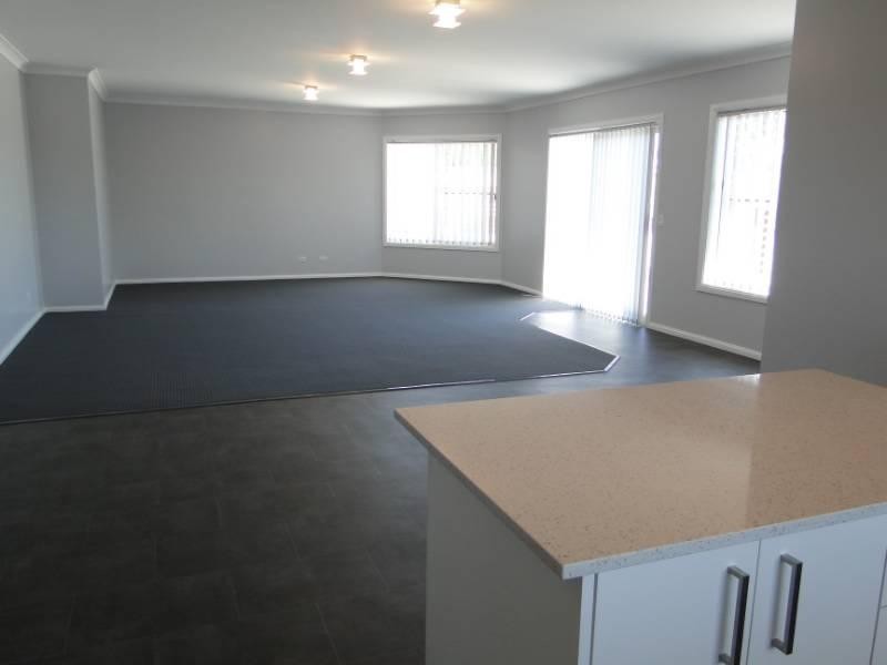 2/12 Hardinge Street, Guyra NSW 2365