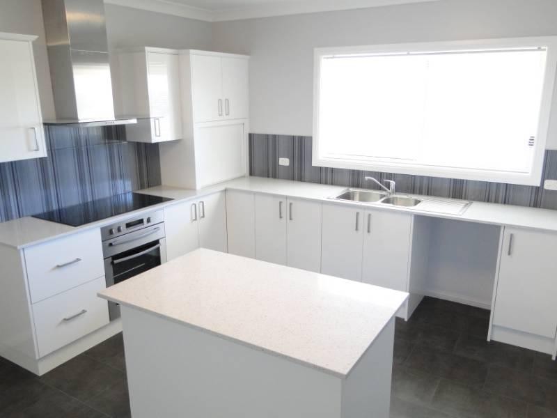 2/12 Hardinge Street, Guyra NSW 2365