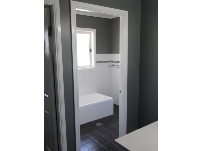 2/12 Hardinge Street, Guyra NSW 2365