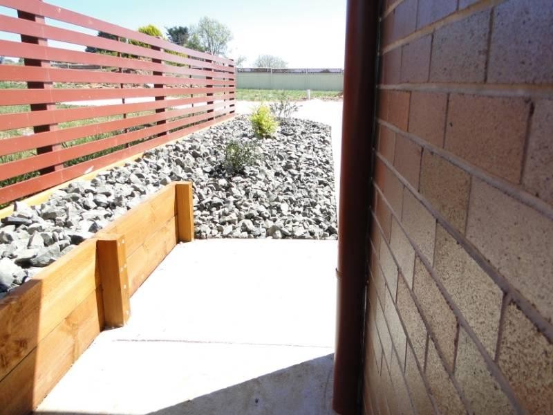 2/12 Hardinge Street, Guyra NSW 2365