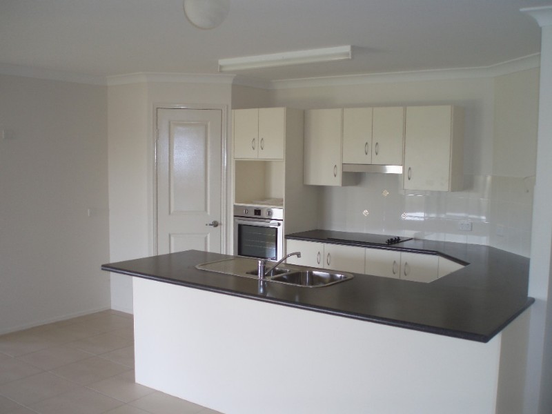 5 John Oxley Drive, Gracemere QLD 4702