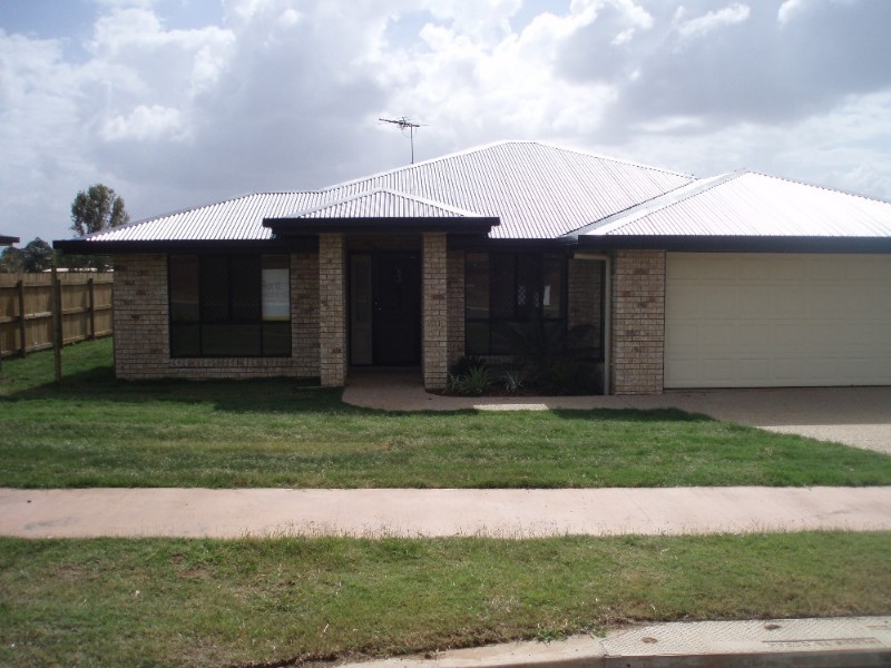 7 John Oxley Drive, Gracemere QLD 4702