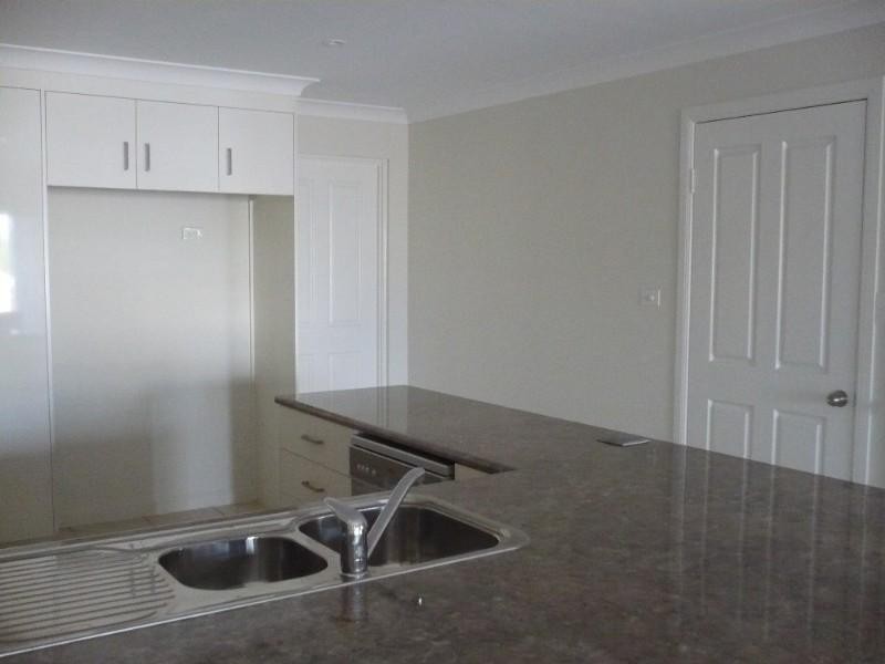 1-5/200 Denham Street, Allenstown QLD 4700