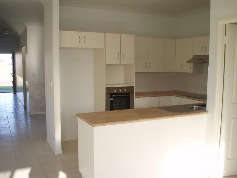 38 Lamb Avenue, Gracemere QLD 4702