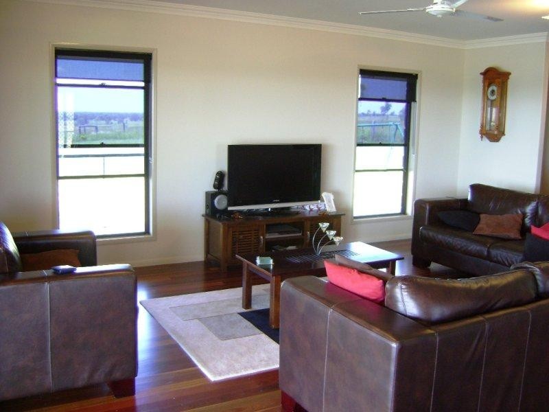 60385 Bruce Highway, Gracemere QLD 4702