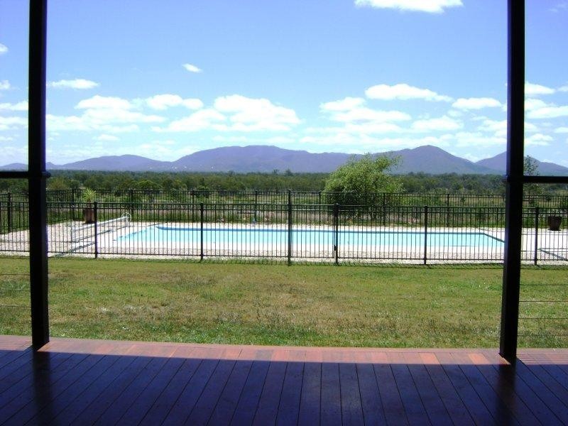 60385 Bruce Highway, Gracemere QLD 4702
