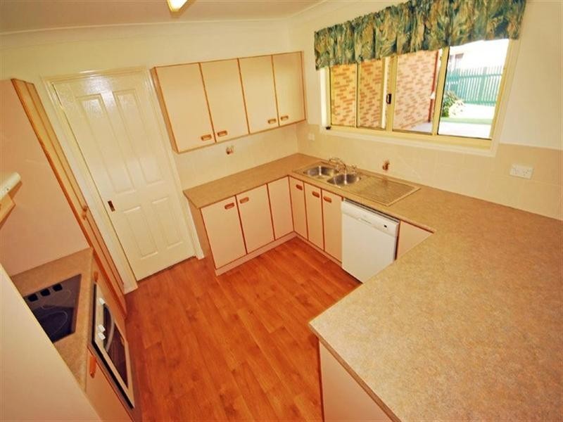 8 Hicks Close, Gracemere QLD 4702