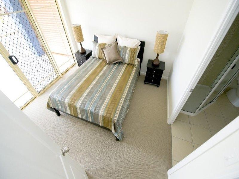 2/200 Denham Street, Allenstown QLD 4700