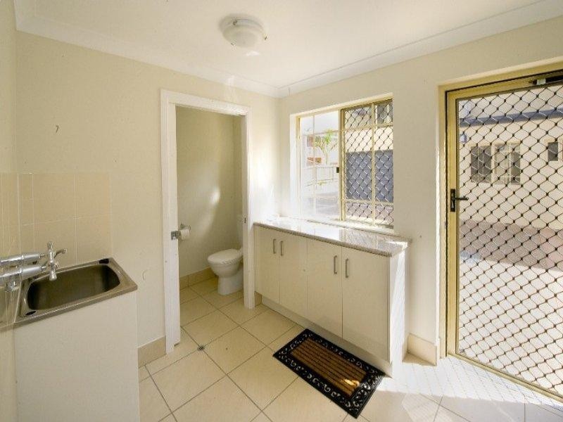2/200 Denham Street, Allenstown QLD 4700