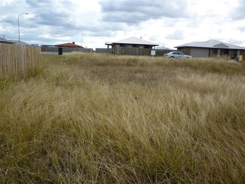 8 William Close, Gracemere QLD 4702