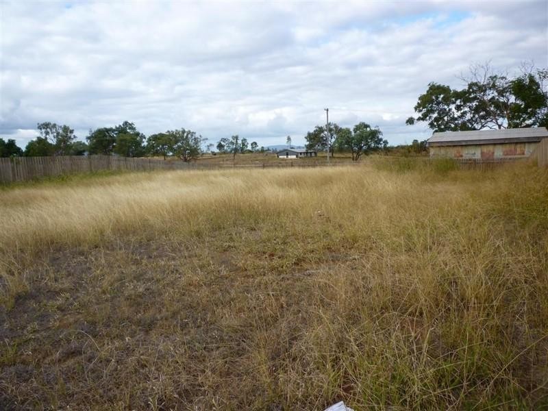 8 William Close, Gracemere QLD 4702