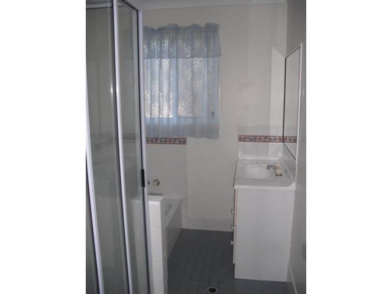 64 Breakspear Street, Gracemere QLD 4702