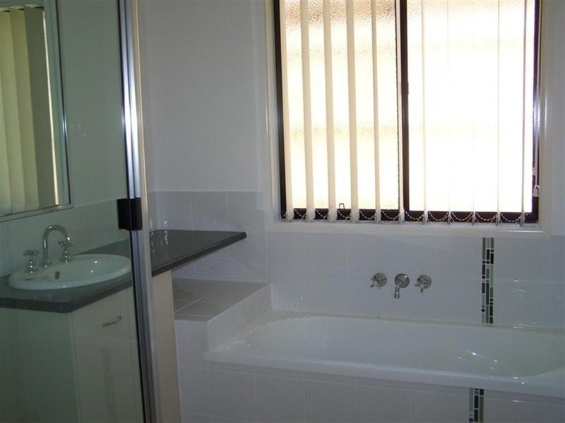 18 Jamie Crescent, Gracemere QLD 4702