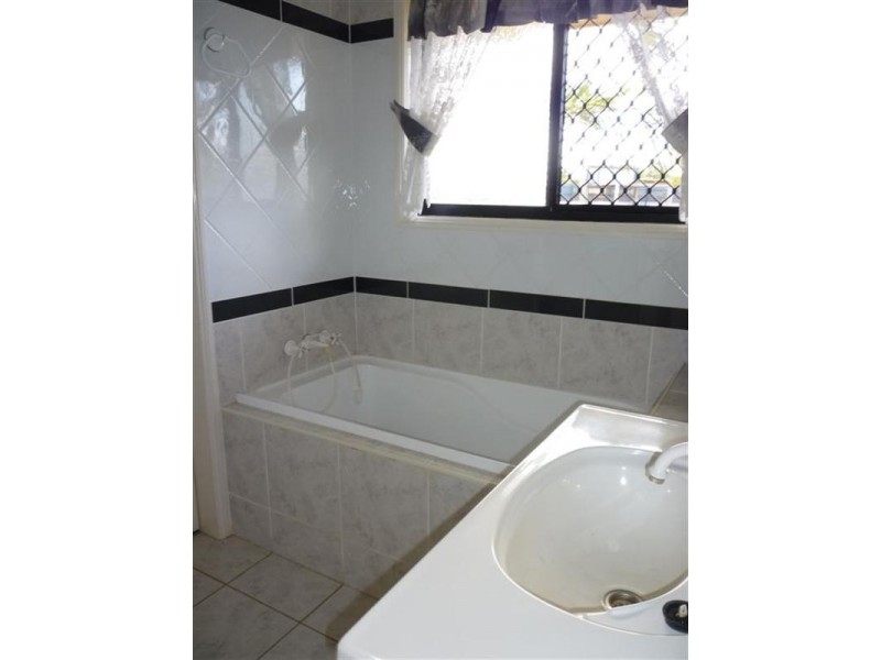 3 Lorraine Court, Gracemere QLD 4702