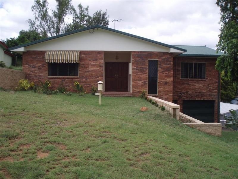 4 Dee Street, Mount Morgan QLD 4714