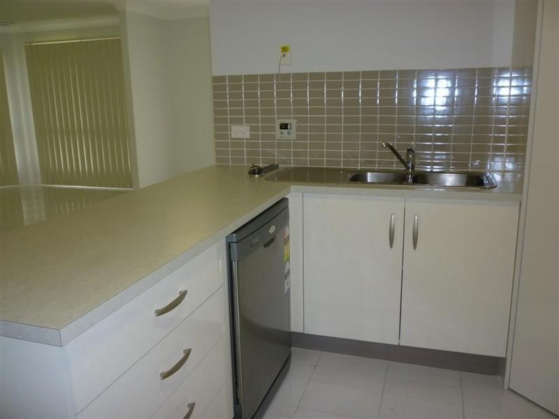 2 Kate Street, Gracemere QLD 4702