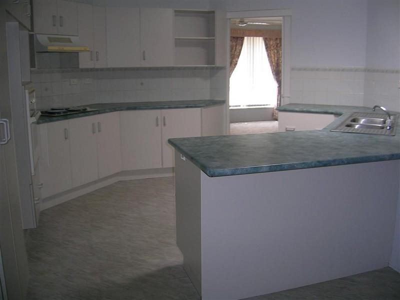 34 Deakin Close, Gracemere QLD 4702