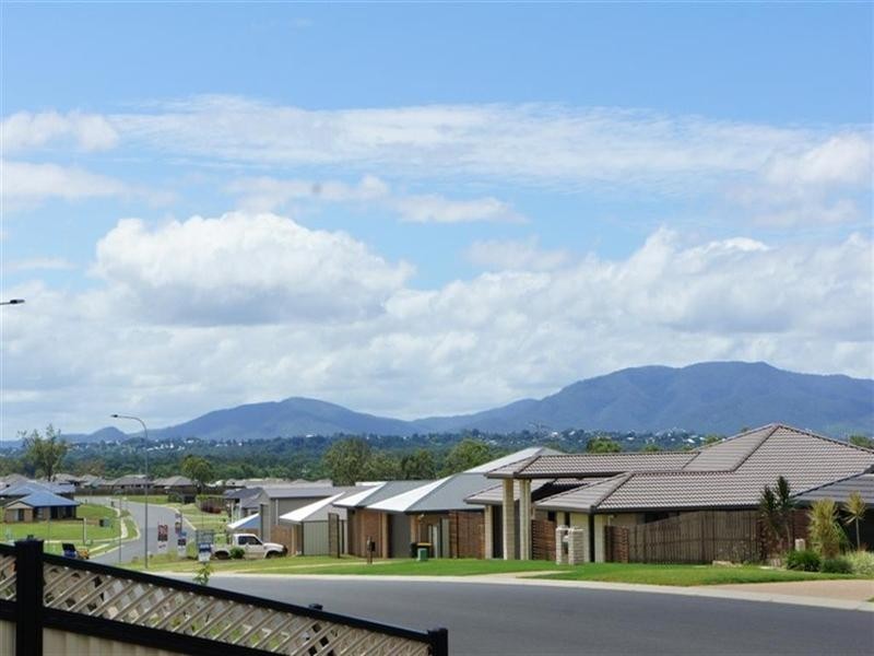 15 Broadhurst Drive, Gracemere QLD 4702