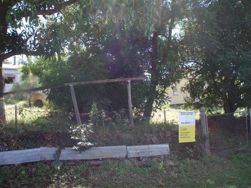 11 Dobbs, Mount Morgan QLD 4714