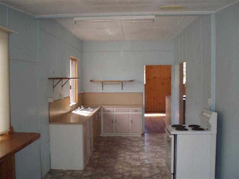 4 Queen Street, Mount Morgan QLD 4714