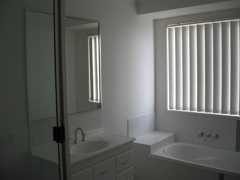 2 Corella Drive, Gracemere QLD 4702