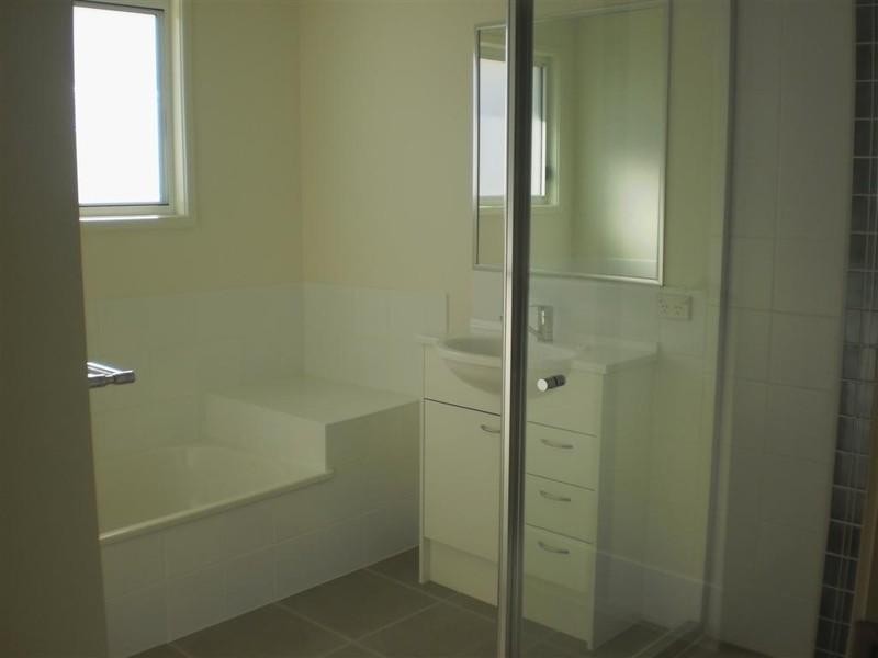 16 Tawarra Crescent, Gracemere QLD 4702