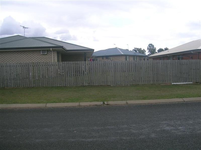 2 Isabel Court, Gracemere QLD 4702