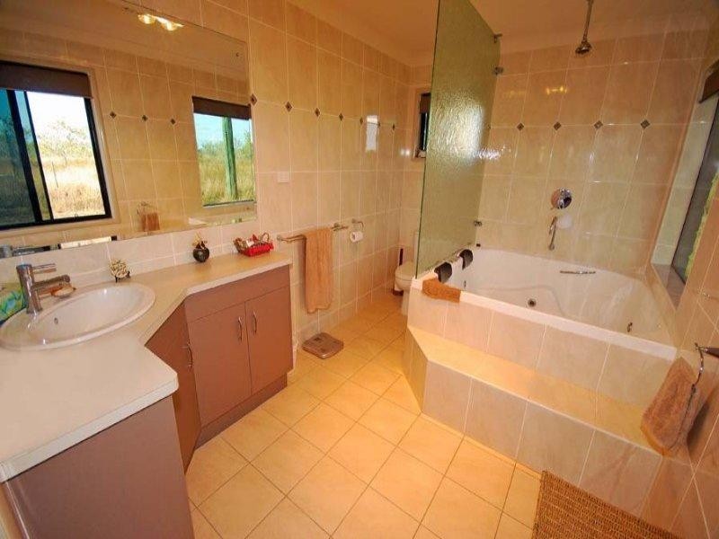 60385 Bruce Highway, Gracemere QLD 4702