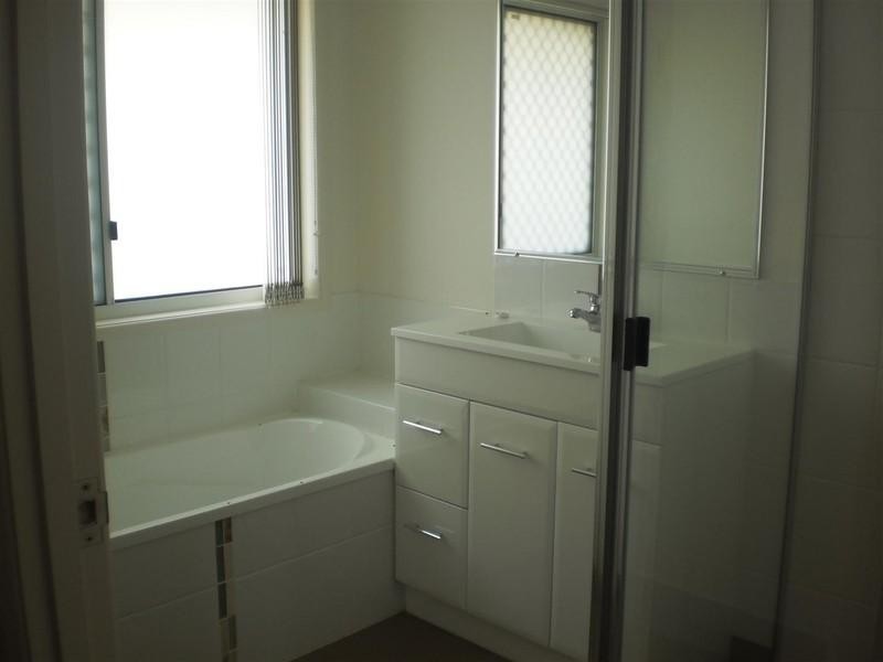 25 Doongarra Crescent, Gracemere QLD 4702