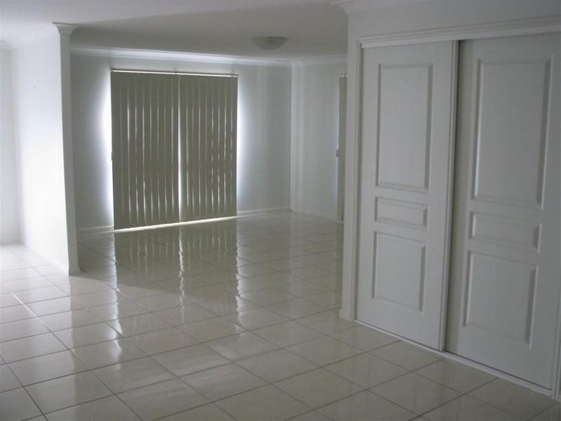 18 Annie Close, Gracemere QLD 4702