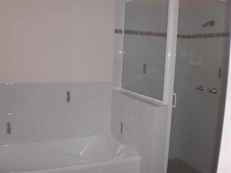 16 Annie Close, Gracemere QLD 4702